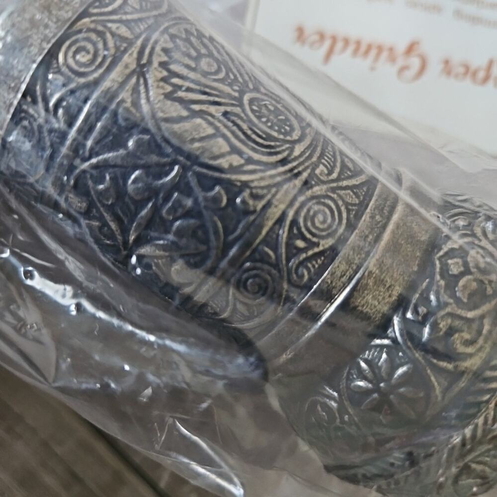 Crystalia Brass Silver Pepper & Spice Hand Carved Ornate Grinder w Scoop - Picture 7 of 12